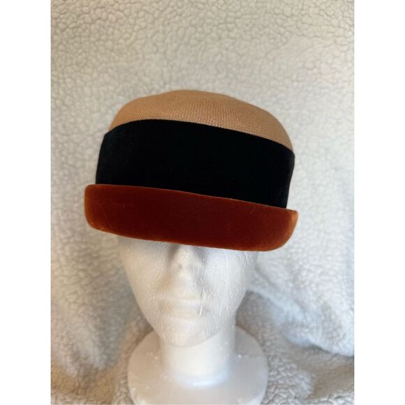 Jan Leslie Custom Designs - Picture 1 of 10